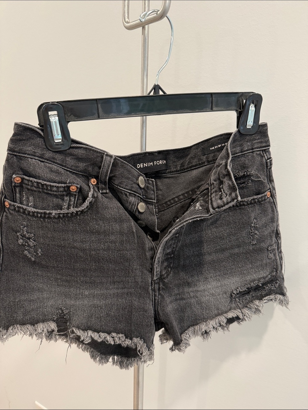 Aritzia “the ex boyfriend high rise” Denim Forum Shorts - washed black - size 24